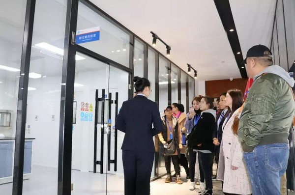 19ce54f100874629af6ed5a804d7be77